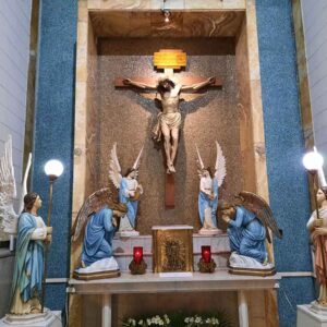 Traditional Indian Wooden False Ceiling Design with Spotlights